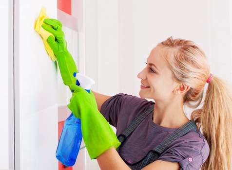 Cleaner pricing illustration for a small flat clearance in Elephant and Castle